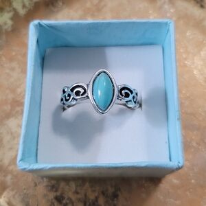 Elegant Silver and Turquoise Ring Size 7 NWOT 🍒Bundle 4 For 20🍒
